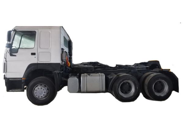 Buy cheap SINOTRUK Second Hand Tractor Head Truck 420HP Prime Mover Euro 2 from wholesalers