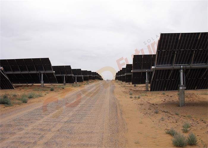 Off Grid 1 Axis Tracking Solar Panel System Night Position