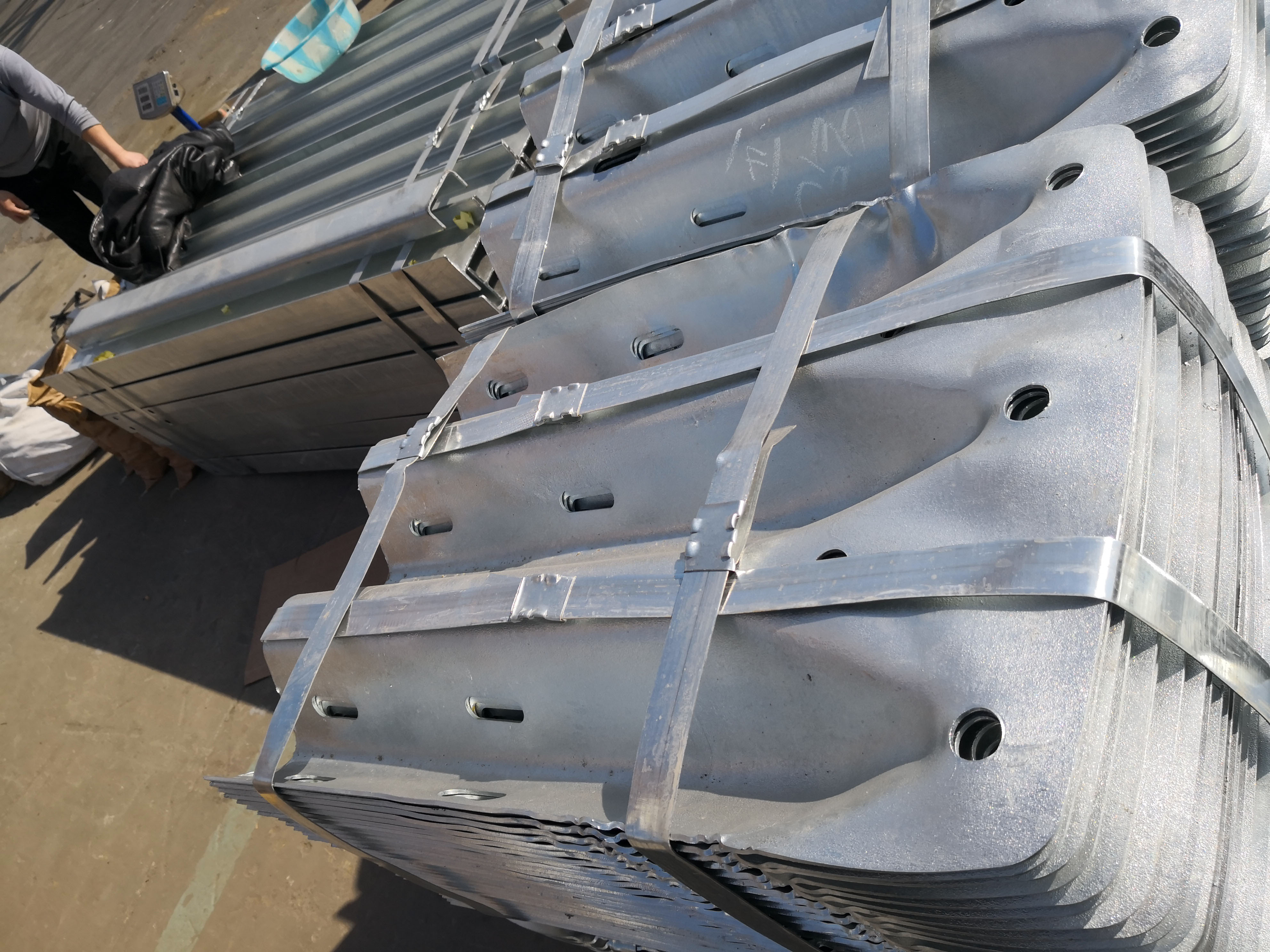 Roadway Safety Galvanized Steel Guard Rail Bridge End Terminal for Accident Prevention