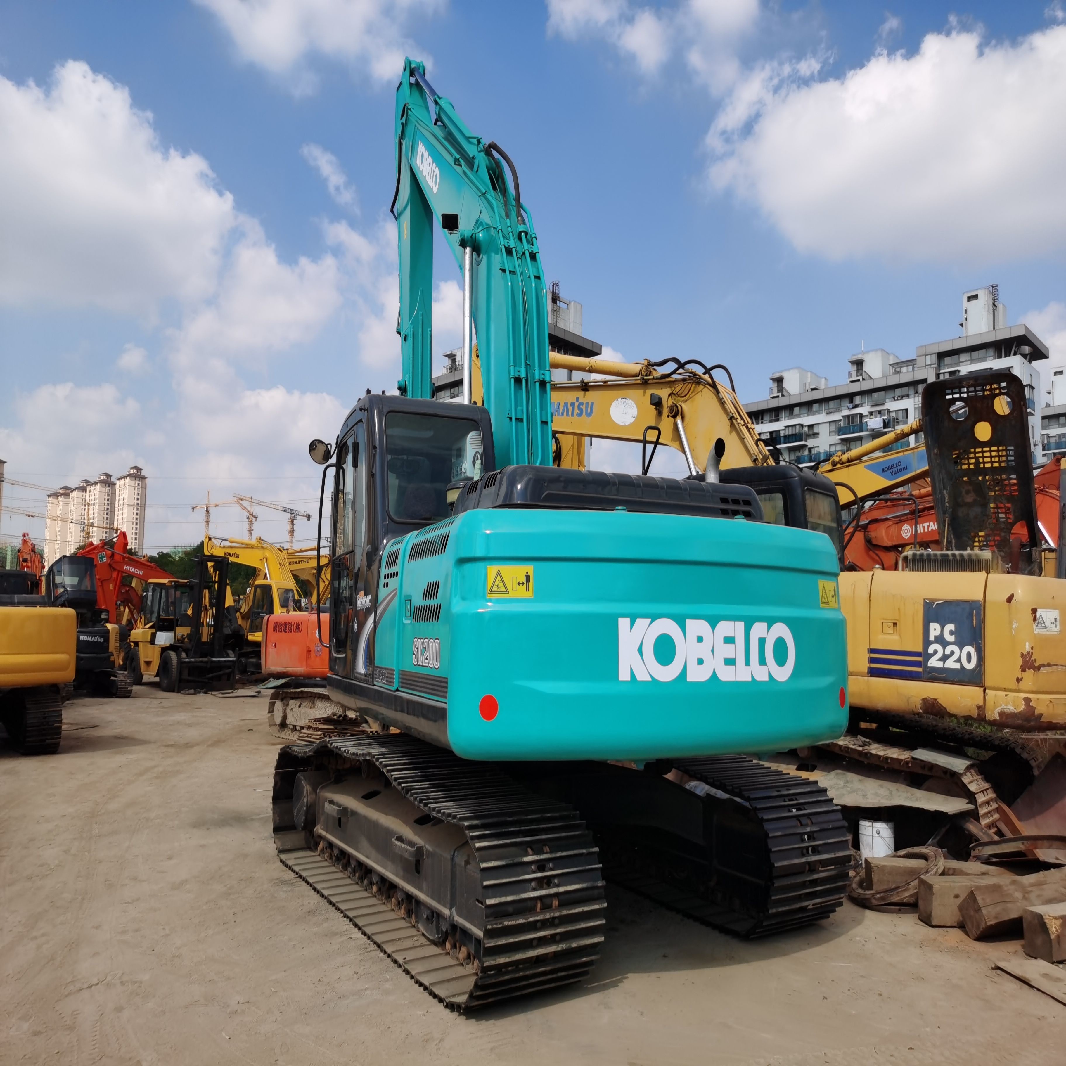 Used Kobelco Digger SK200-8 Secondhand 20ton Medium Type Crawler Excavator