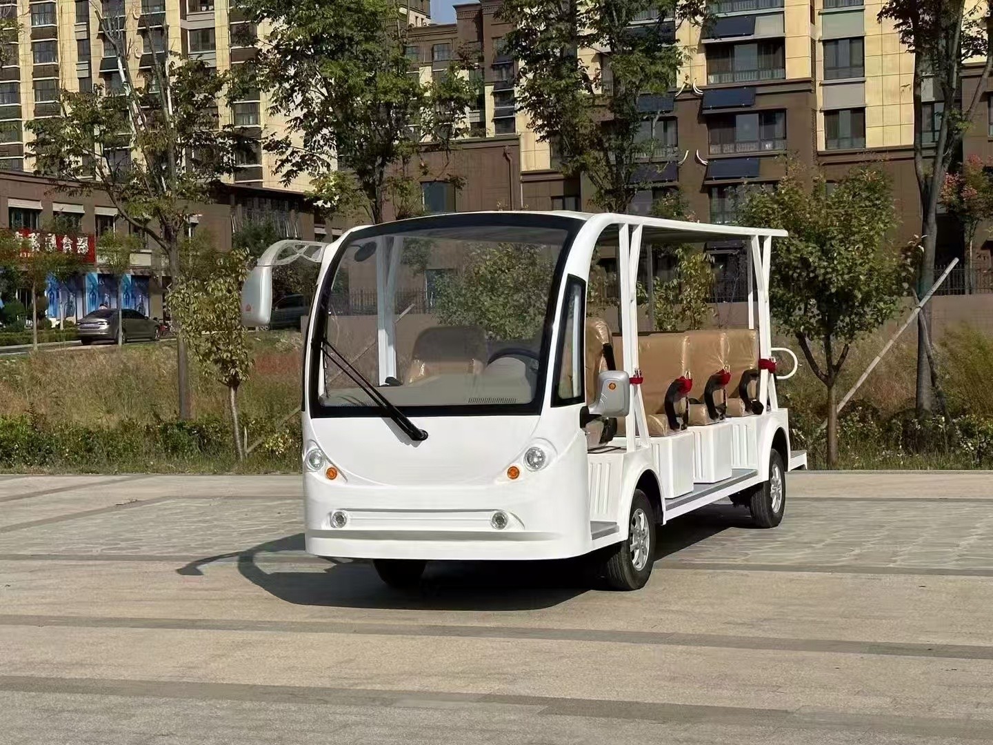 Explore City'S Hidden Treasures Bespoke 14-Passenger Tour Bus Perfectly Crafted For Intimate Group Experiences