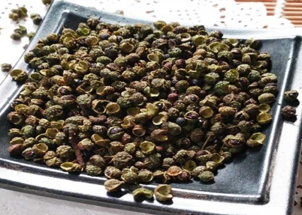 Buy cheap Dried Green Sichuan Pepper Natural Food Seasoning Numb Fragrant Reduces Fishy Smell from wholesalers