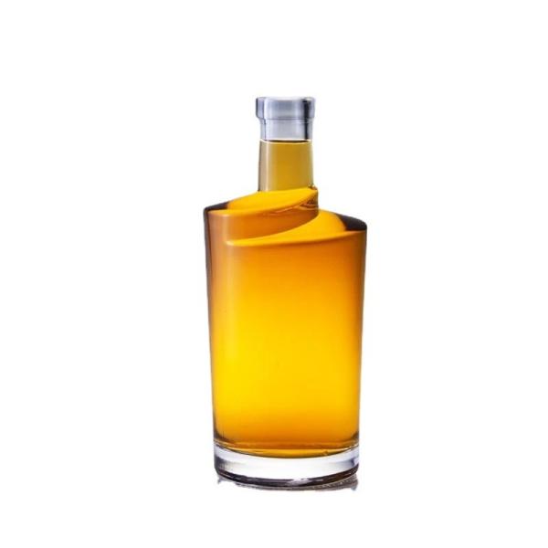 750ml Capacity Round Baijiu Bottle with Transparent Glass Material and Wooden