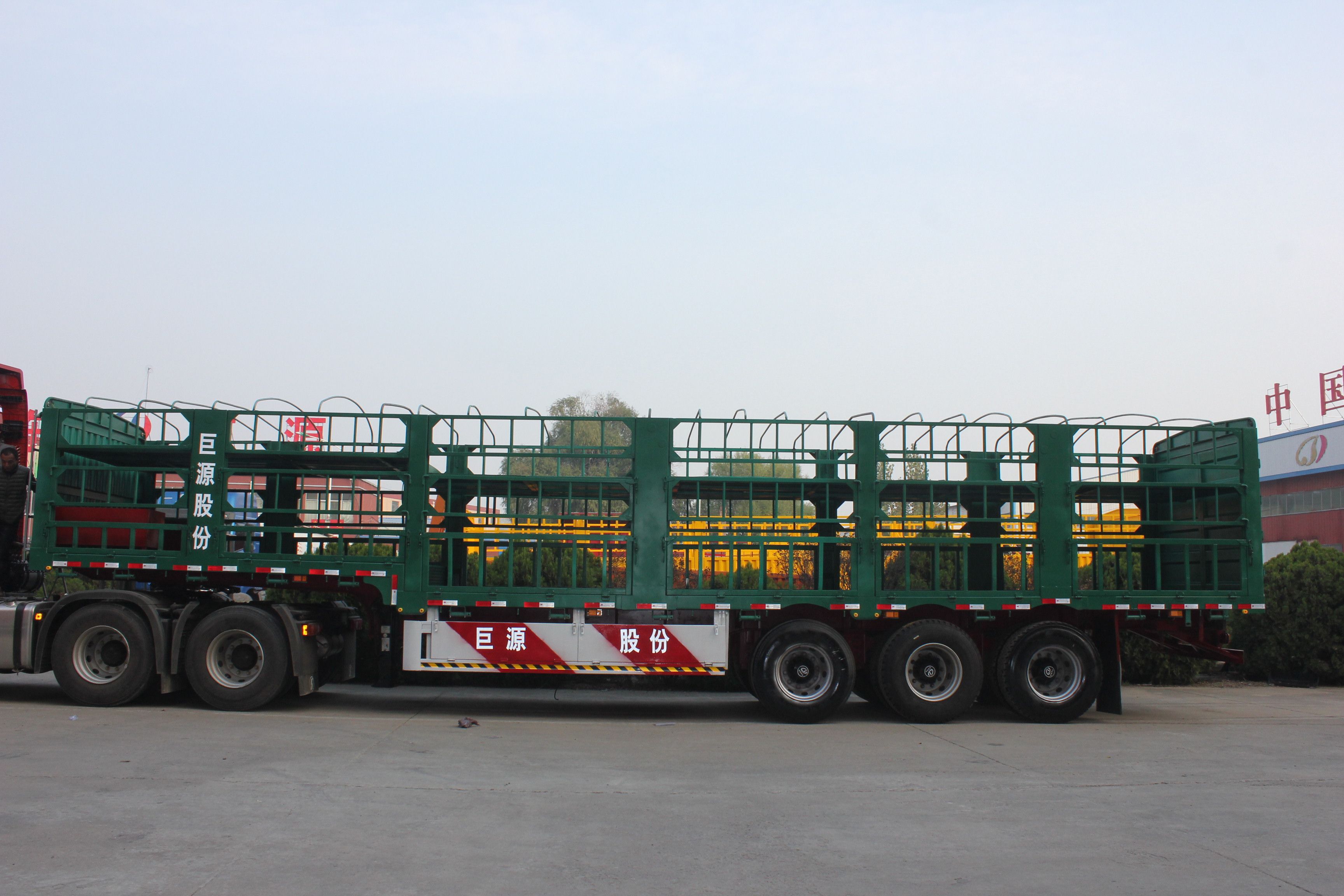 3 Axles Two Storages 50 Head Cow Livestock Fence Truck Trailer for Cattle Transport