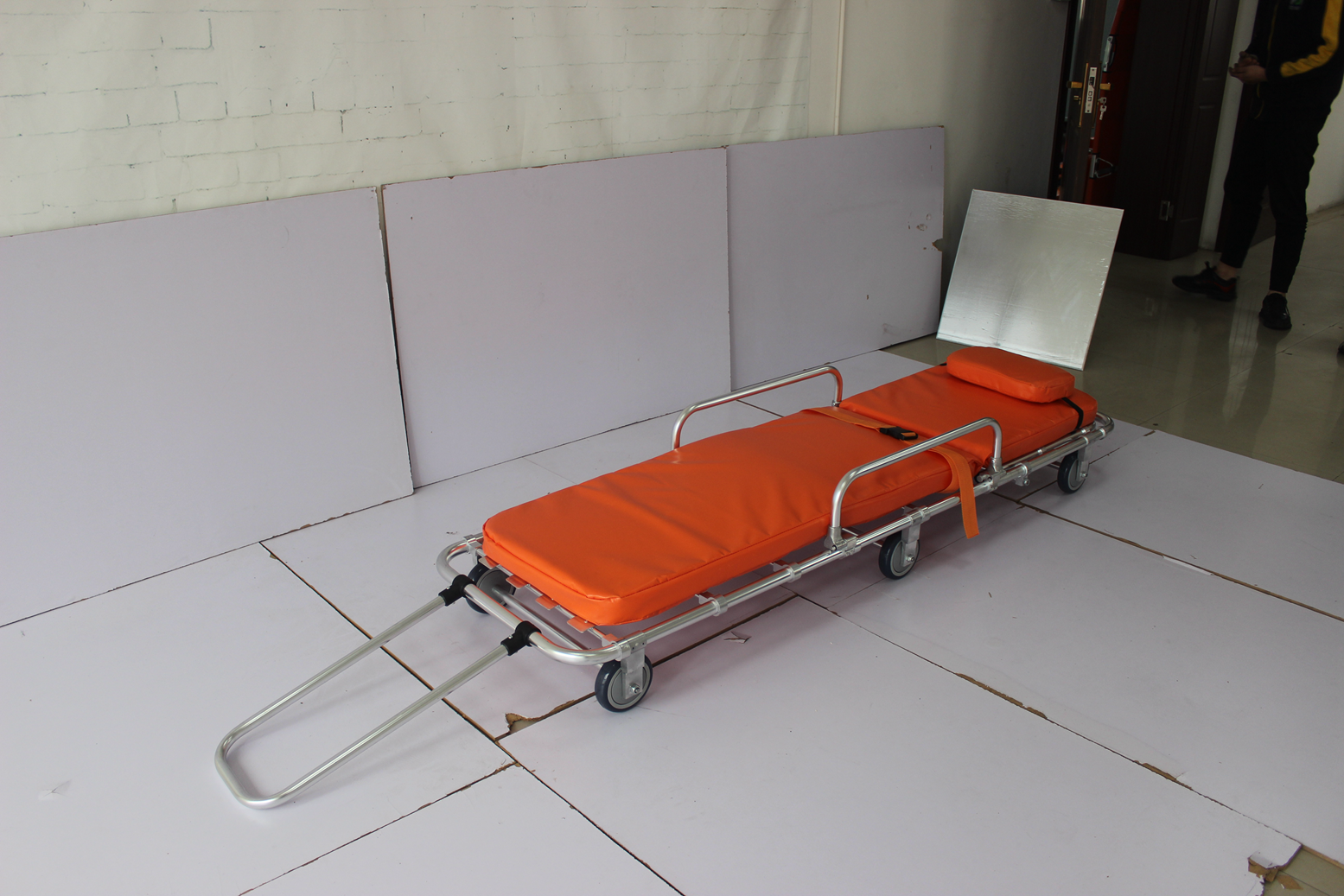 High Quality Medical Devices Emergency Aluminum Alloy Ambulance Stretcher for Transfer Patient 190 X 62 X 23cm