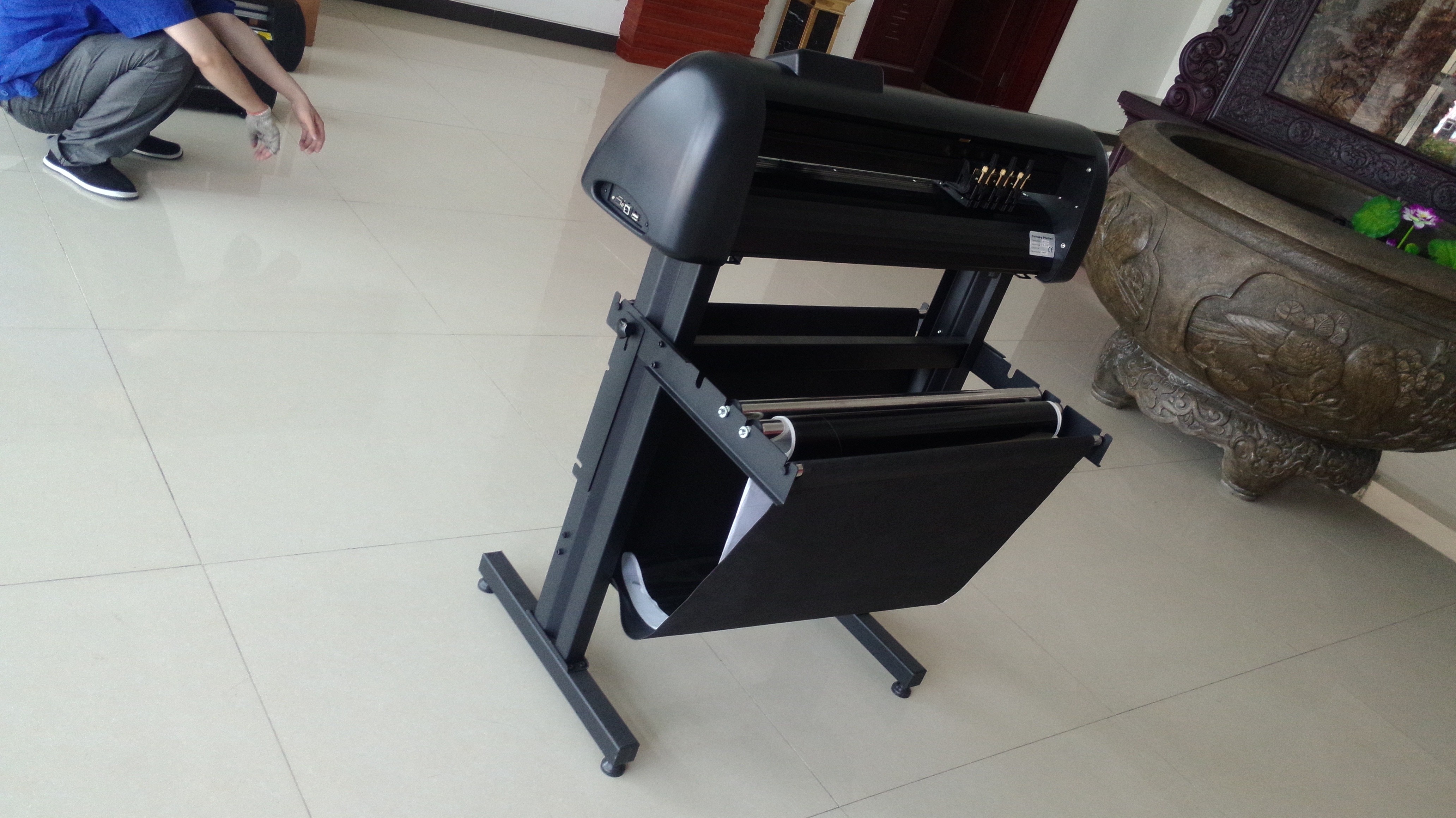Black Color Sticker Cutting Plotter Machine Servo Motor 0.0245 Mm/S Esolution