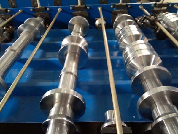 Corrugated Roof Panel Roll Forming Machine High Speed Color Coated With Auto Stacker