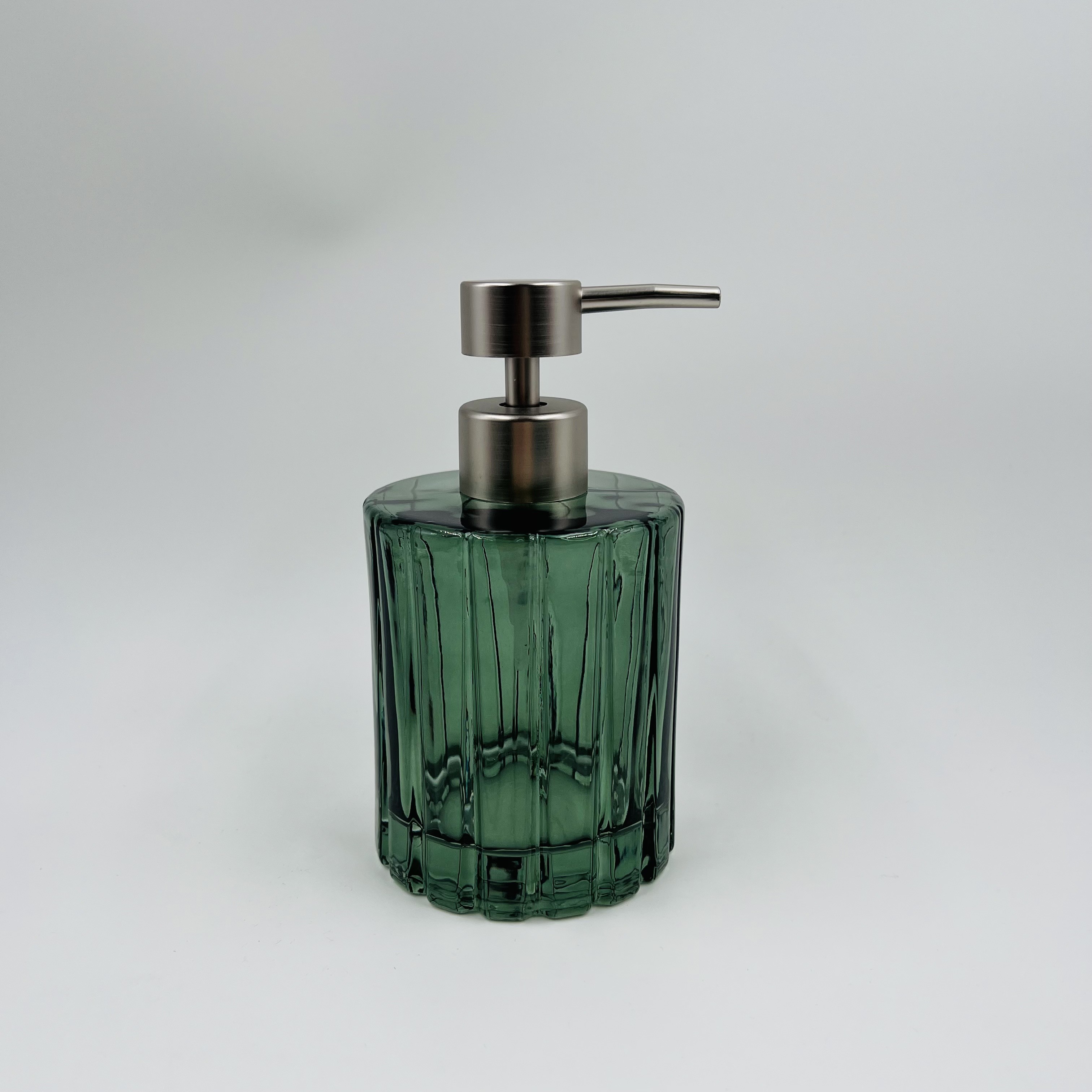 Ribbed Glass Bathroom Accessories 3pcs Set Green Color With Vertical Stripe Silver Mat Pump Head Parts