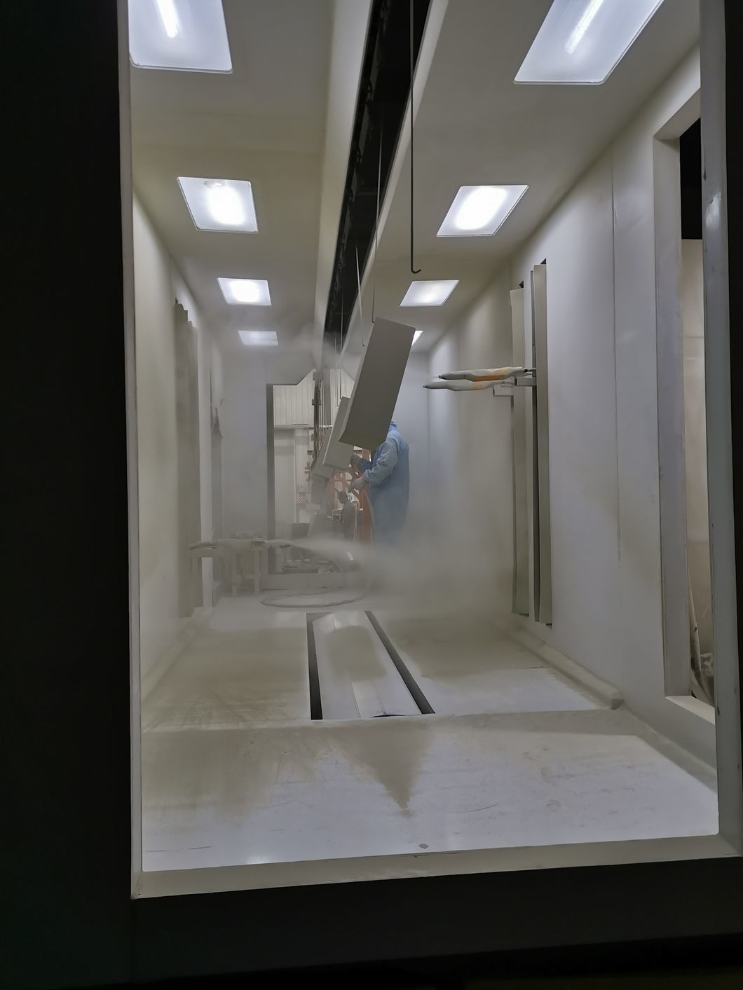 Customized Equipment Powder Coating Line for Sheet Metal Parts with Monorail Conveyor