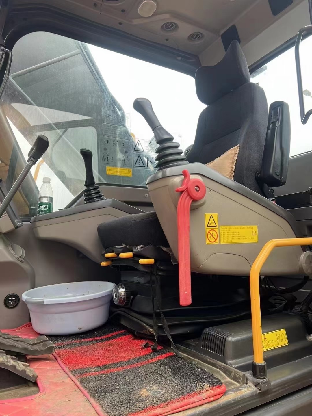 CE Heavy Equipment Used Second Hand Volvo Excavators 20T Ec 200 Volvo Machine Digger