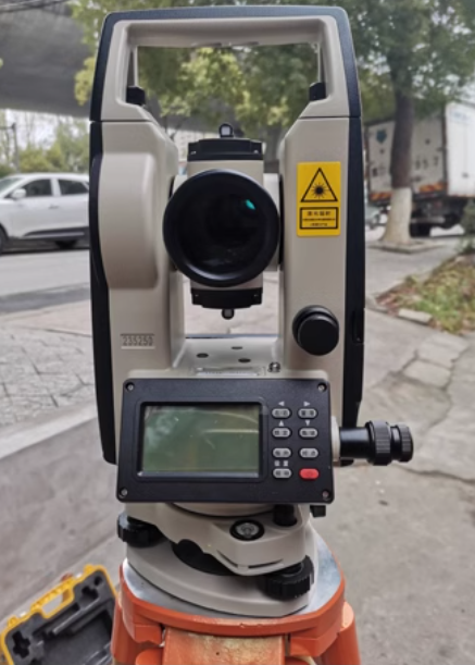 1000m Eter Visible Laser SOUTH Electronic Theodolites Machine NT-02D