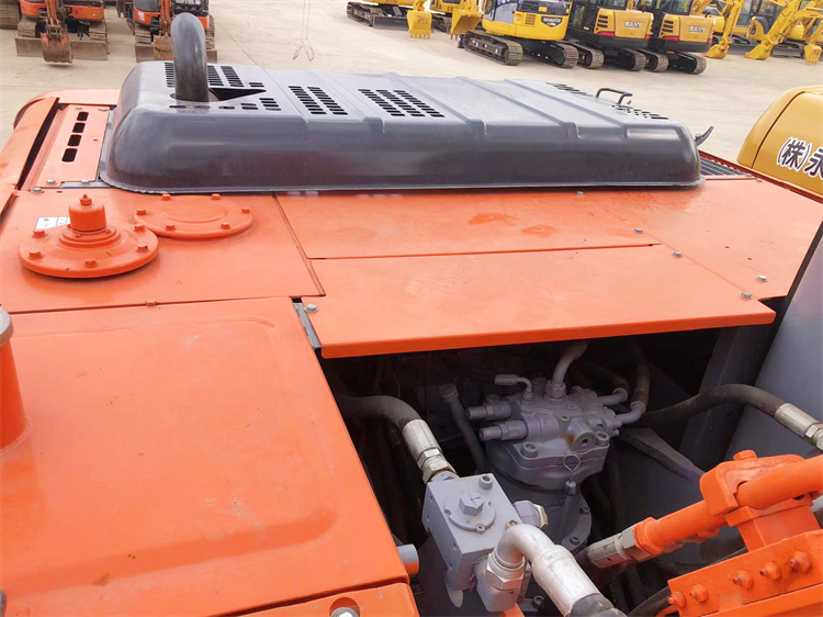 Imported Original Hitachi ZX200-5 Used Crawler Excavator 20 Tons for Construction Job