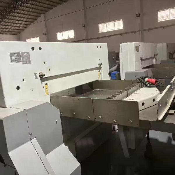 Used 115 XC Guillotine Paper Cutting Machine for Polar Paper Cutters in Good