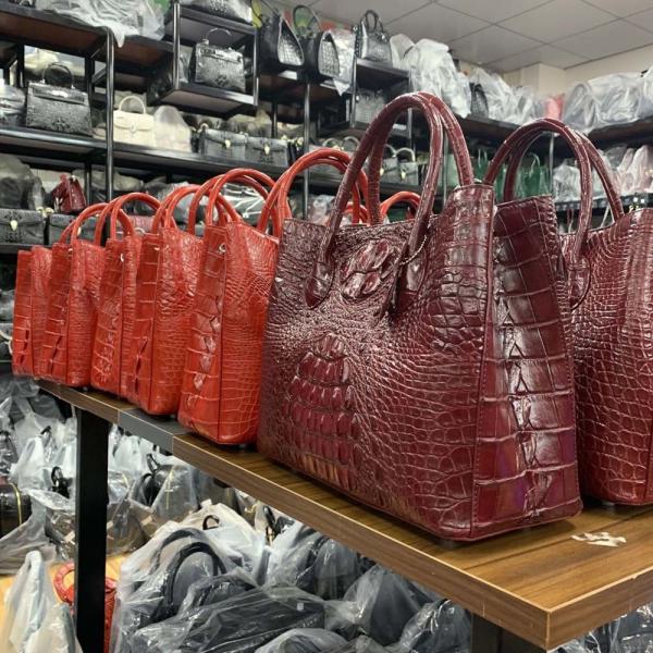 Buy cheap 32x28x15cm Artificial Leather Fabric , Microfiber Crocodile Leather Bag from wholesalers