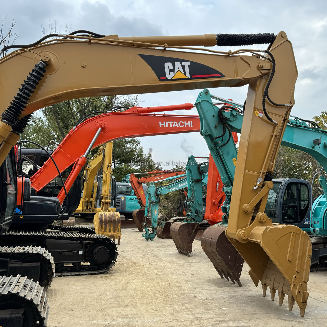 Used Excavator CAT320LC with Strong Power and Happy Working Excavator Made of Soft Steel
