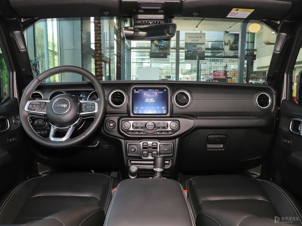 5 door 5 seat SUV Popular in the Middle EastThe Jeep Wrangler Long range new electric vehicle