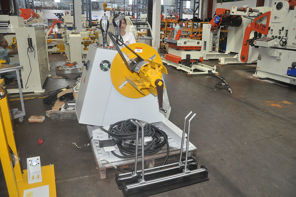 Lamination Stamping Uncoiler With Coiling Block Expansion Mode And Pneumatic Pressing Arm