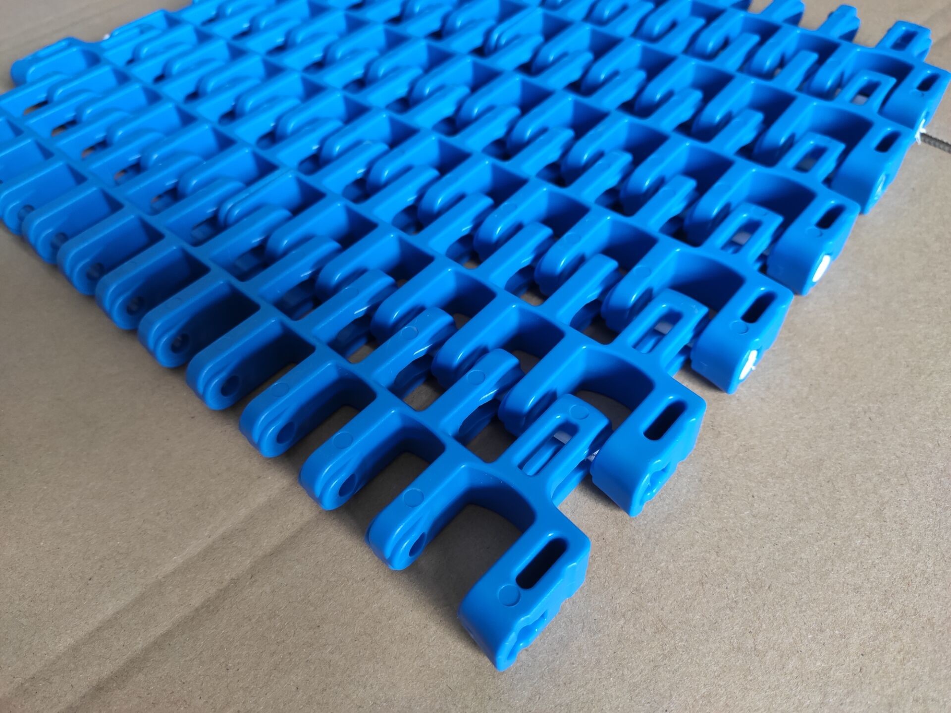 ZY2800FG SIDEFLEX FLUSH GRID MODULAR CONVEYOR BELTS RADIUS BELTING MATERIALS PP POM FDA FOOD GRADE