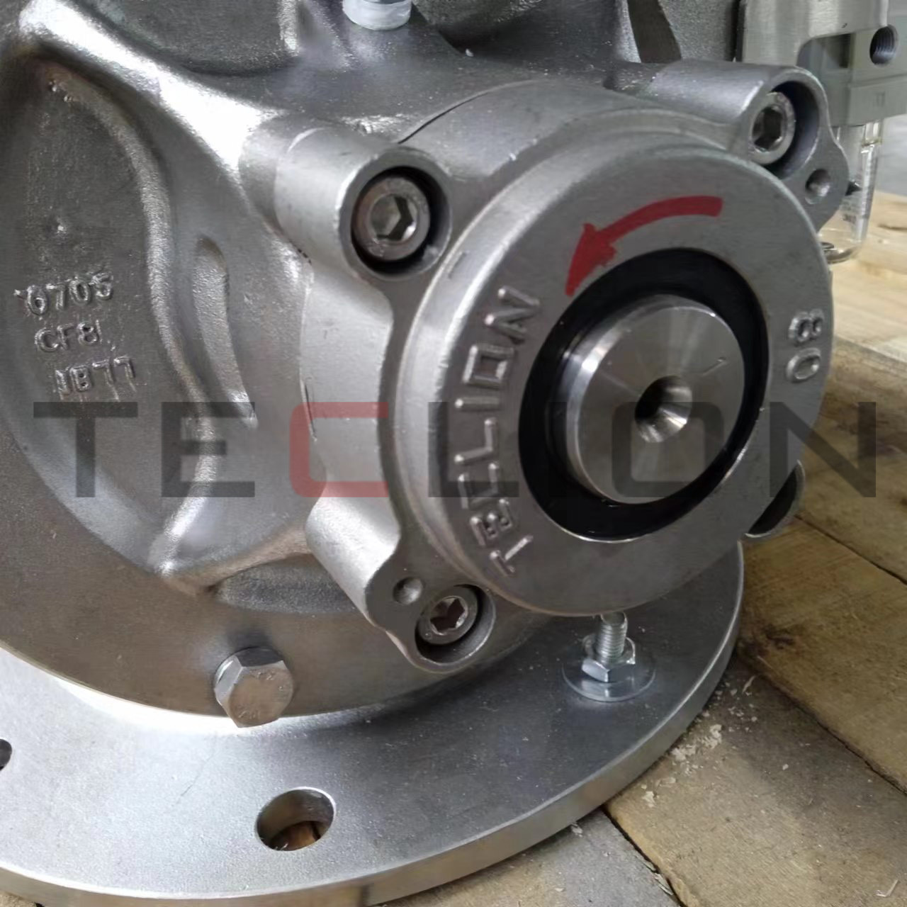 Rotary feeder with PTFE coating on rotor