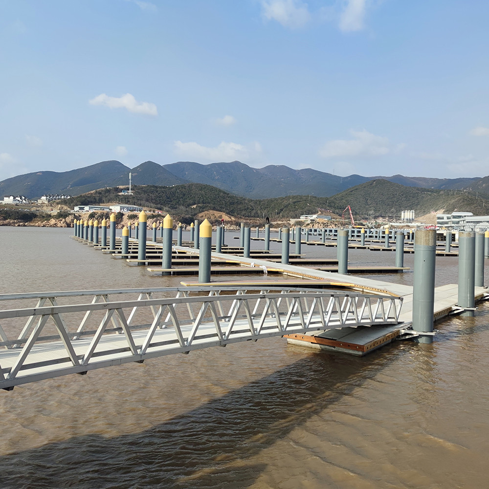 300kgs/Sqm Loading Capacity Aluminum Alloy Gangway Ramps Floating Bridge Pontoon Marina Dock With Bolts And Nuts