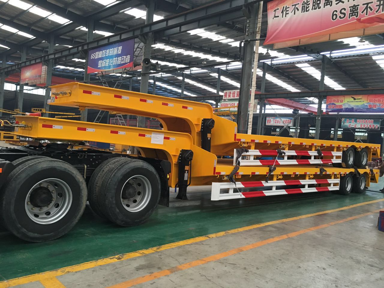 45ft 3 Axles Shipping Container Flat Bed Semi Trailer for Dual Container Transport