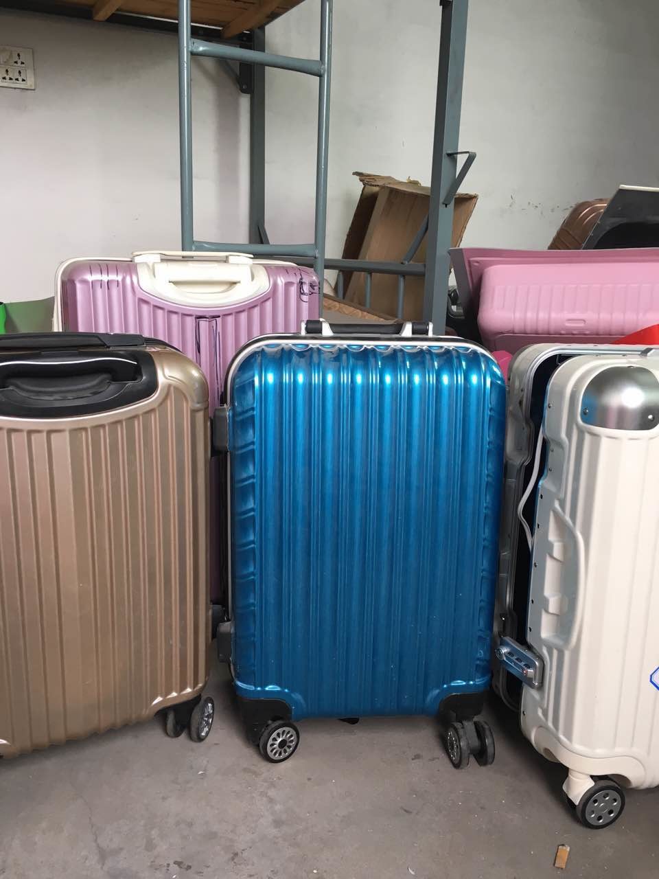 Manufacturer different types of Luggage Aluminum Mould for forming machine production
