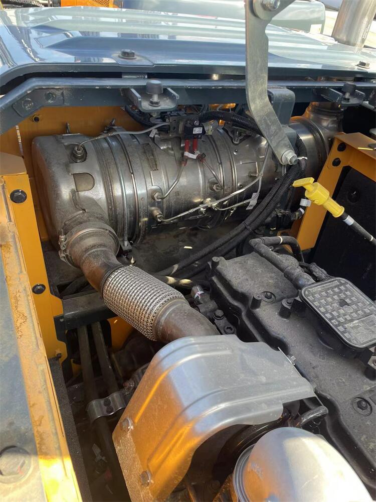 Used Hyundai HX220S HX220L 22T Crawler Excavator in Shanghai Moving Type Crawler Chain