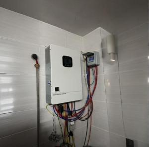 China Parallel Single Phase Hybrid Inverter 5600W For Off Grid And Grid Tie Solar Systems for Distributors  Orders on sale