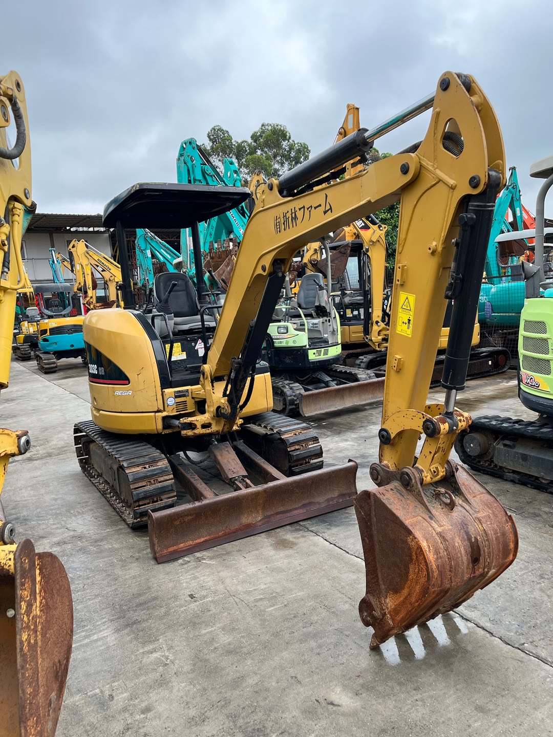 2019 Best Original CAT304cr Mini Backhoe Crawler Excavator with Hydraulic Cylinder
