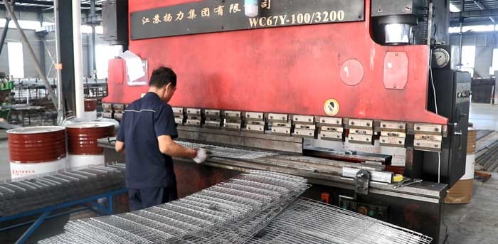 0 - 20kw A Frame Layer Cages , 3 / 4 / 5 Tiers Poultry House Equipment