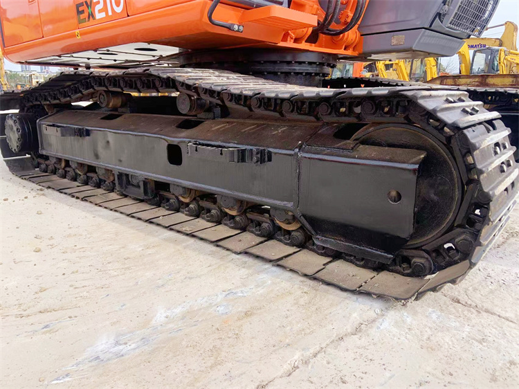 122 KW Hitachi EX210 Excavator with 4600 Working Hours and Good Condition from Japan