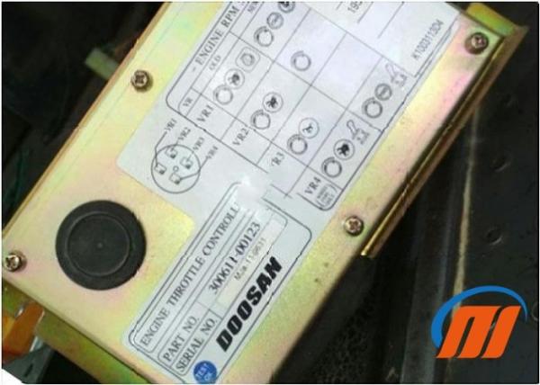 Buy cheap DOOSAN Engine Throttle Controller 300611-00123 300611-00137 For DH220-5 from wholesalers