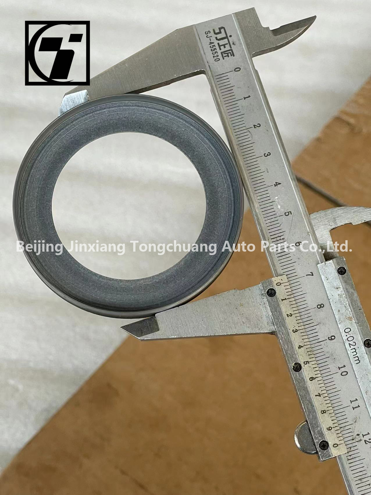 AUMARK Seal PM40004289 for T3 T4 T6 Car Model 2.5 Engine Crankshaft from AUCAN Series