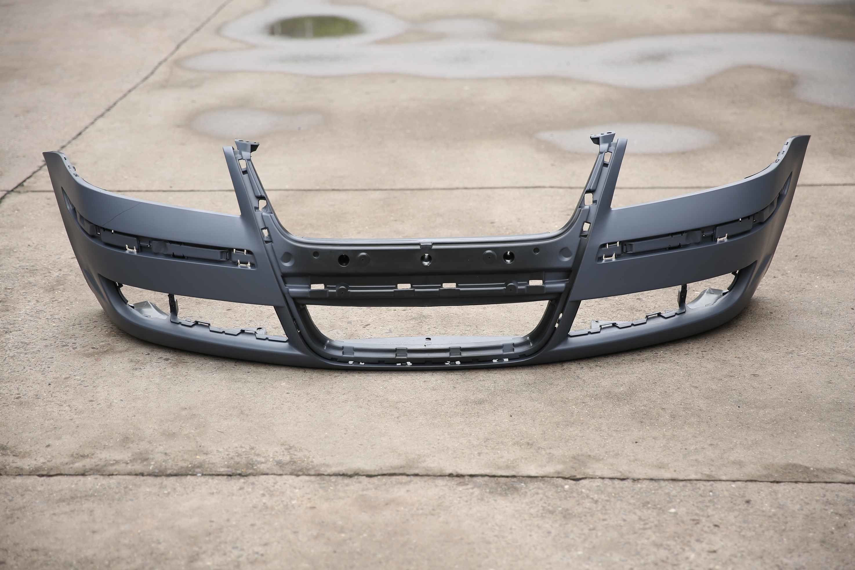 OEM 3BD 807 221 B5 97-00 VW Passat Lingyu 2005 2006 2007 2008 Car Front Bumpers Skin