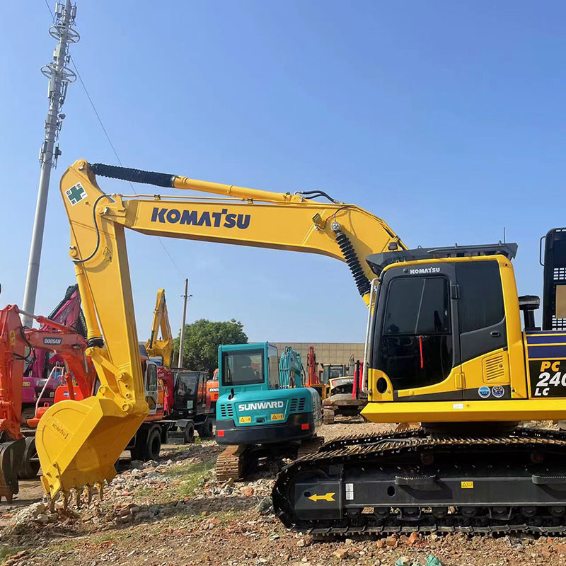Used middle Komatsu PC240LC hydraulic Excavator 1.2m³ Capacity Bucket 125kw Rated Power