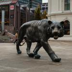 5m Height Decorative Bronze Leopard Sculpture Contemporary SGS Standard