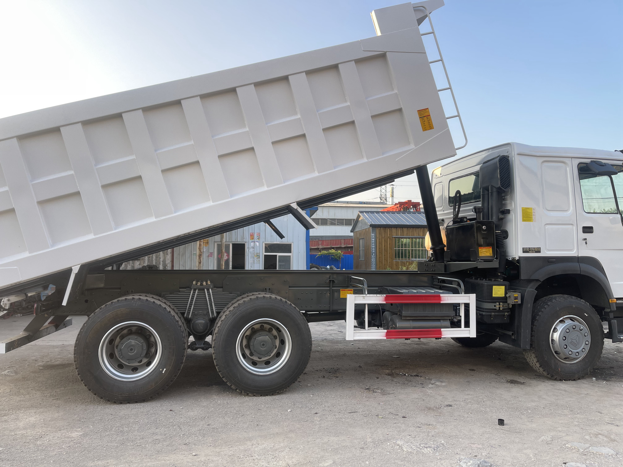 8X4 HOWO TRUCK TRANSPORTATION INDUSTRY MINING DUMP TRUCK USED CONDITION