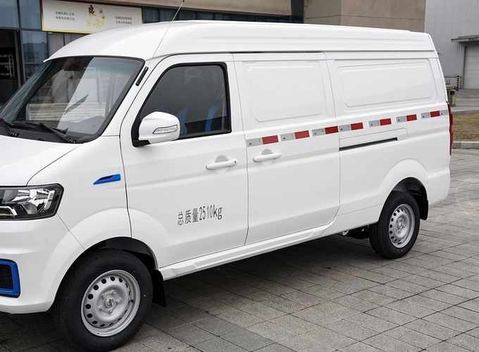 Square Shape Adopted Jinbei Family style New Electric Van Hiace EV With 220N.m And 300km NEDC With Top Speed At 80km/h