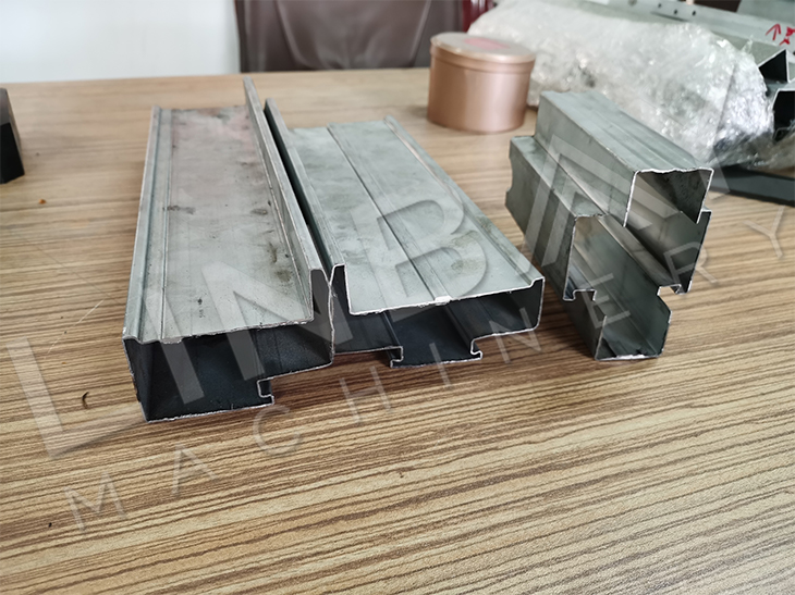 High Speed Galvanized Steel Metal Door And Window Roll Forming Machine With Flying Saw Cut