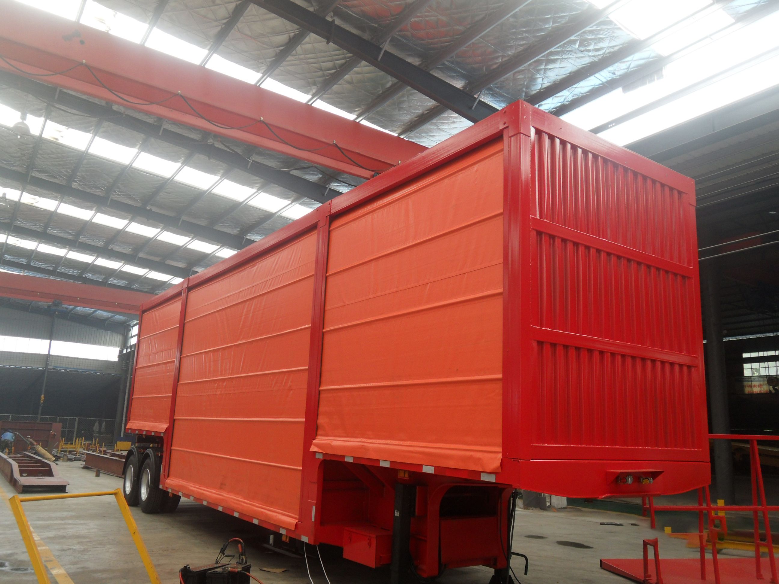 Customised 3 Axles Curtain Side Cargo Trailer for Smooth and Safe Transportation