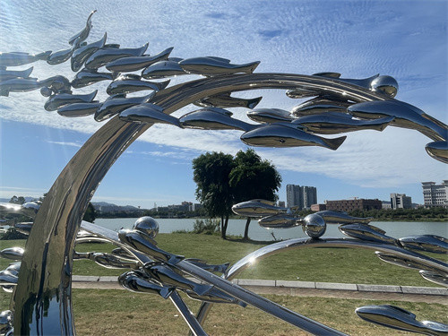 Mirror Modern Metal Art Fish Sculptures Polished For Garden Decoration