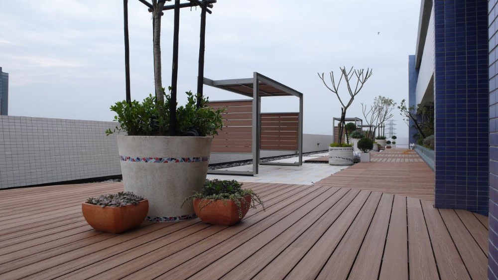 Splinter Free Wood Plastic Composite Flooring 140 X 25MM Anti Insects WPC Hollow Decking