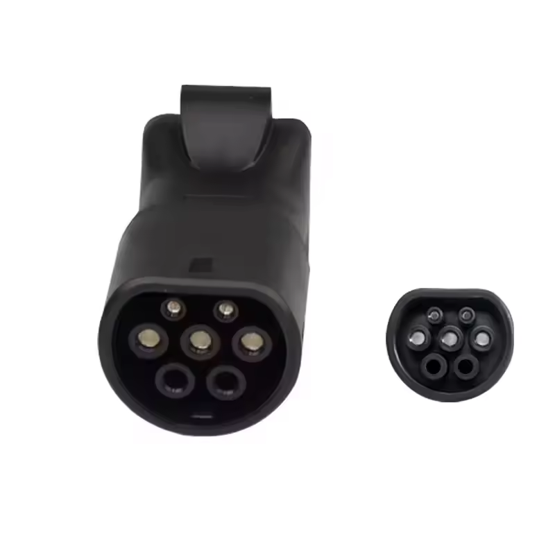 GBT V2L EV Discharge Adapter Gun IP 55 3.5kw Condition Vehicle Charging V2L Charger with Outdoor Camping Extended Plug Socket