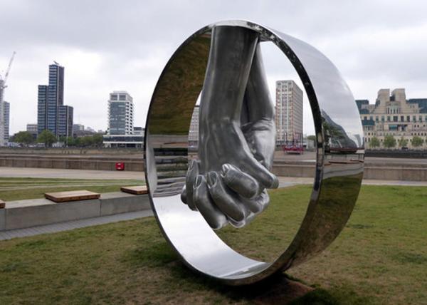 Buy cheap Modern High Polished Human Hand Stainless Steel Sculpture Forging Finish For Decoration from wholesalers