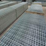 Construction Serrated Carbon Steel Bar Grating Hot Dipped Galvanized 325/30/100
