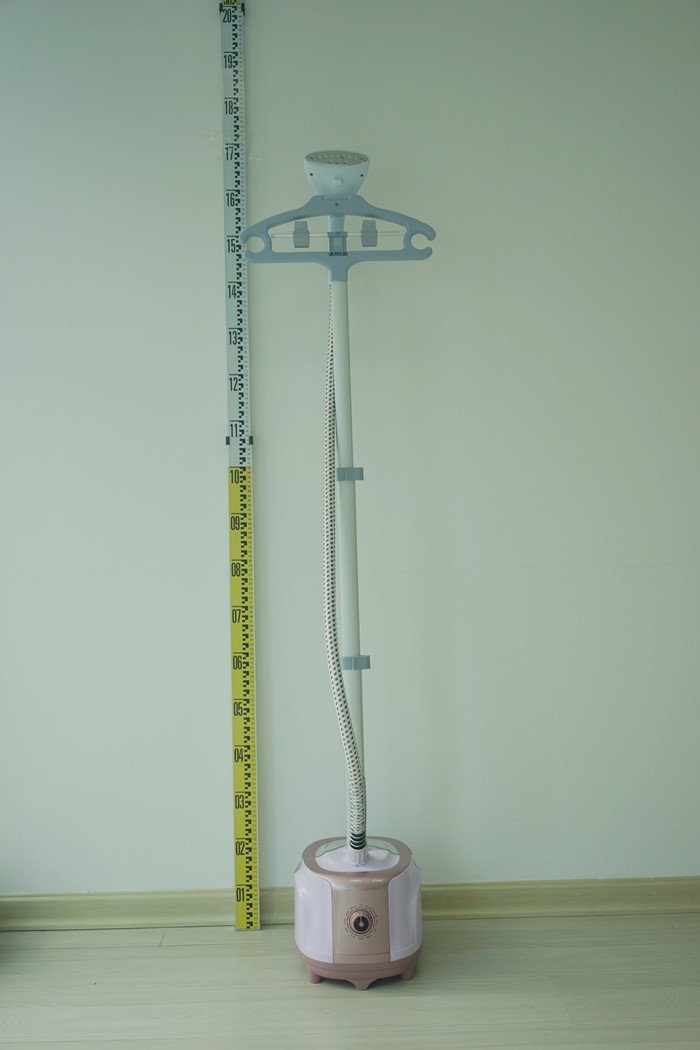 Flexible Commercial Garment Steamer Constant Temperature Setting For Drapes
