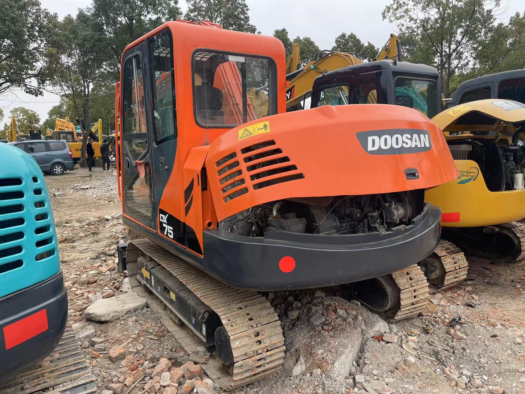 Original Paint Crawler Excavator Second Hand DOOSAN DX75 7.6 Ton