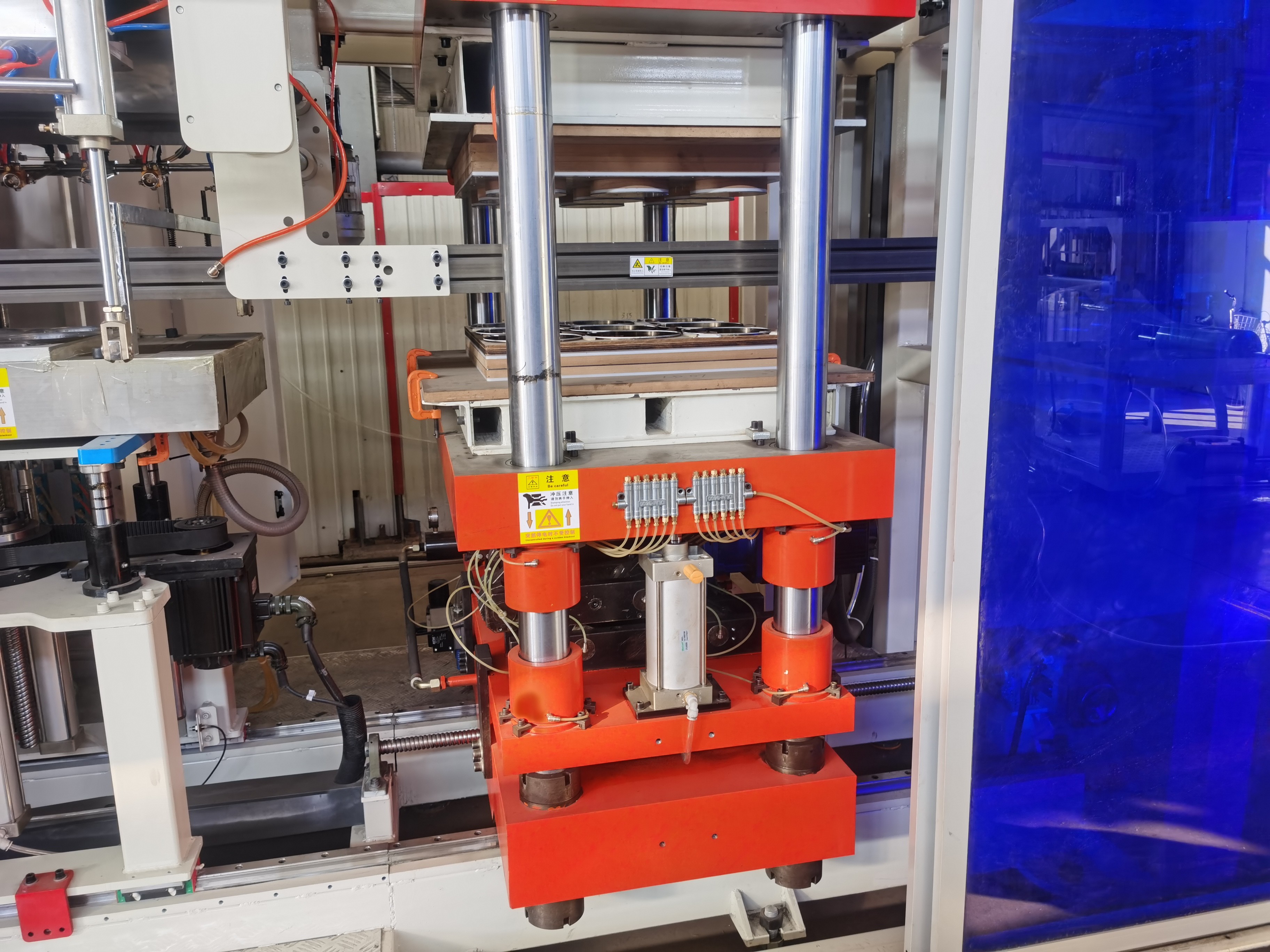 2mm Sheet Blister Forming Machine Servo Vacuum Auto To Food Container