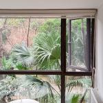 Left / Right Handed Fly Screen Door Breathable Features
