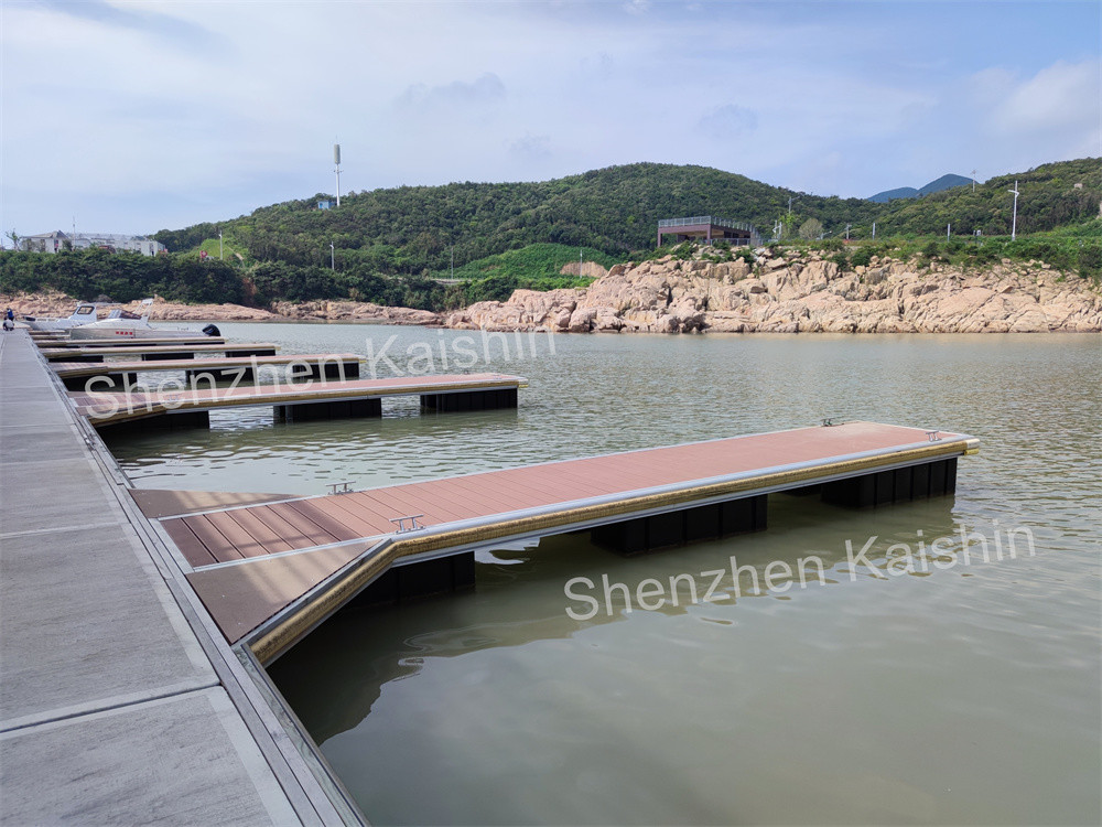Corrosion Resistance Black LLDPE Floats Floating Dock Marina Yacht Boat Floating Pontoon